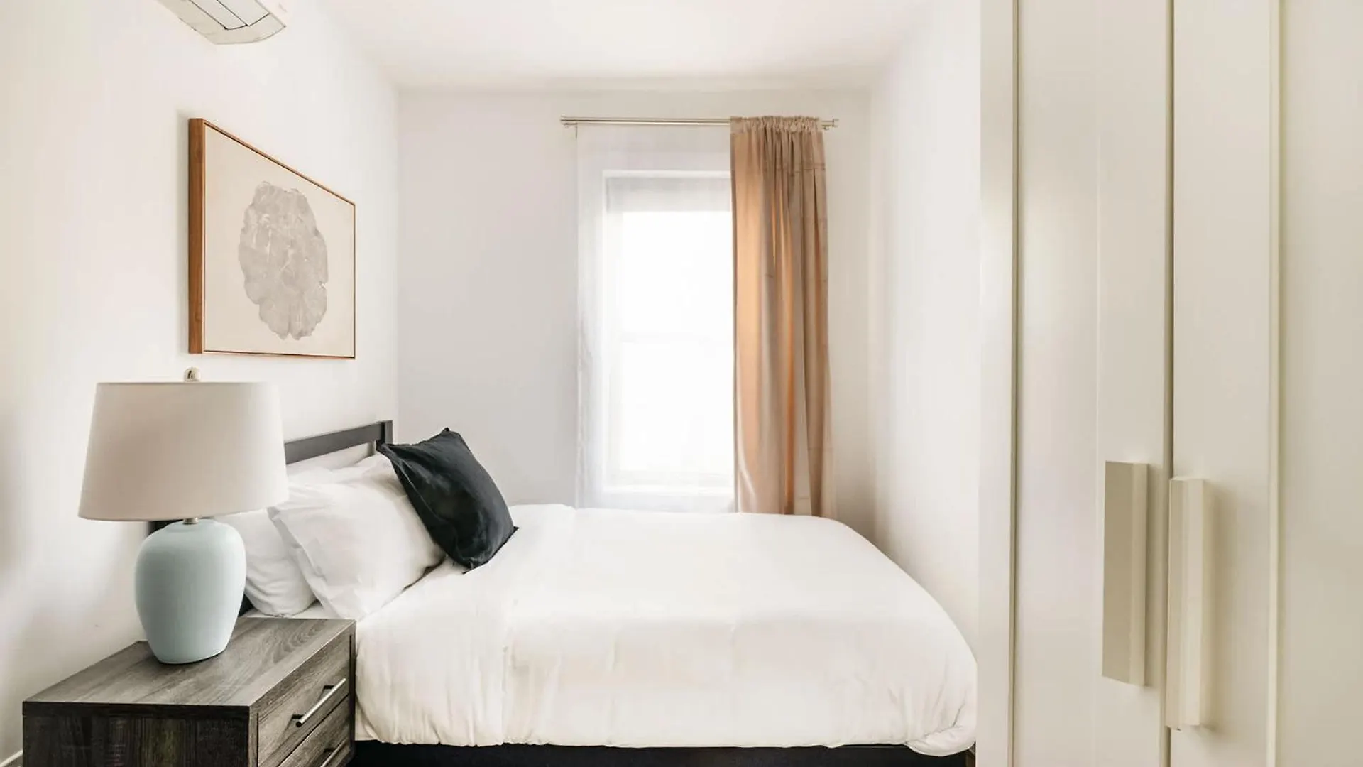 39-2 Renovated 3Br Prime Hudson Yards Area Apartman New York