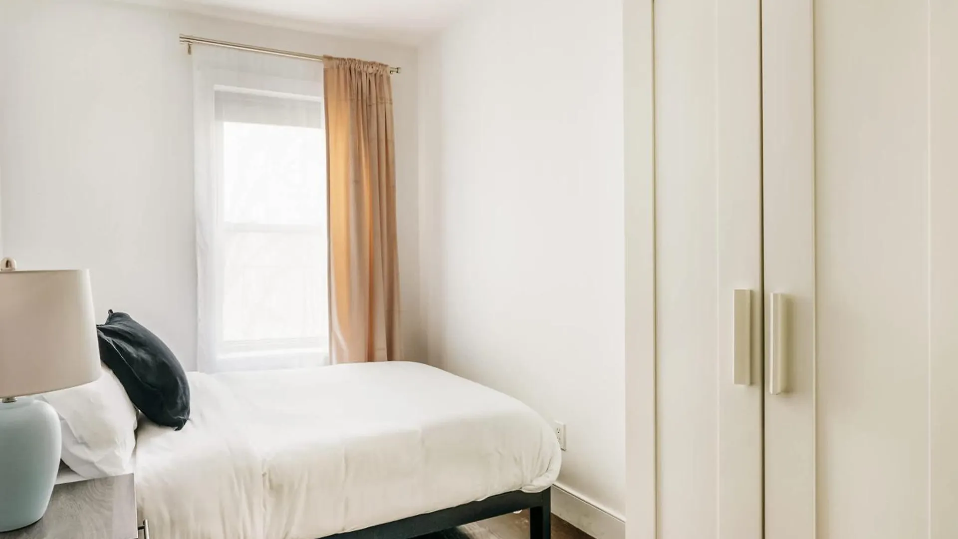 39-2 Renovated 3Br Prime Hudson Yards Area Apartman New York